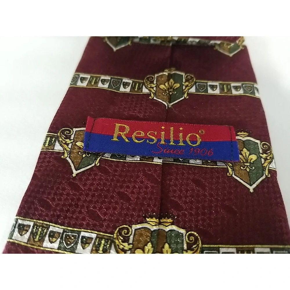Resilio Mens 100%‎ Silk Necktie Tie 58 X 4 Crest